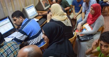 إقبال كثيف من طلاب المرحلة الثالثة على مكتب التنسيق بجامعة المنصورة