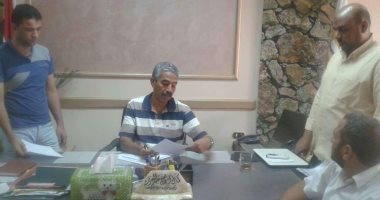 محافظ الوادى الجديد يوافق على تخصيص 50فدان صوب زراعية للشباب بقرية الهنداو