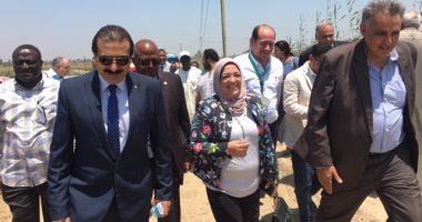 وفد "زراعة البرلمان الأفريقى" يصل الفيوم لزيارة وتفقد مشروع الرى الحديث