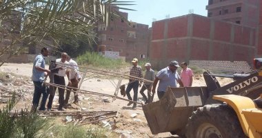 إزالة 3 حالات تعدٍ على أرض زراعية فى بنى مزار بالمنيا