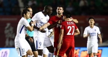 إيقاف لاعب صينى 6 مباريات لتوجيهه إهانات عنصرية للسنغالى ديمبا با