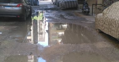 مياه الصرف الصحى تغرق شارع عمرو محمود بطريق المنشية فى الجيزة