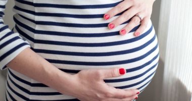 دليل العناية بالأظافر أثناء الحمل.. حافظى على جمالك بأمان