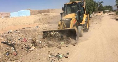 محافظ سوهاج : رفع 40 طن قمامة ومخلفات صلبة بمركز البلينا