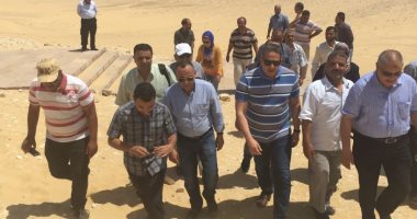 صور.. وزير الآثار يخصص 300 ألف جنيه لأعمال الحفائر  فى أسيوط