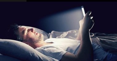حصاد الصحة.. اعرف أضرار ضوء الموبايل؟.. ودراسة: المياه الزرقاء من الأمراض المناعية