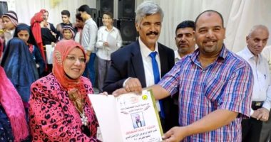 تكريم الطلبة المشاركين بمهرجان الفنون المسرحية بشمال سيناء
