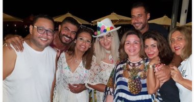 بوسى شلبى تقضى إجازتها الصيفية مع إلهام شاهين والسعدنى ورزق فى الساحل 