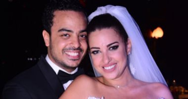 فستان سلف و"قبلة" على طريقة شيرين عبد الوهاب.. كواليس زفاف ملكة جمال مصر