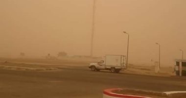 صور.. عاصفة ترابية تضرب الشلاتين جنوب البحر الأحمر