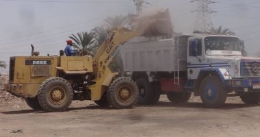 رفع 50 طنا من التراكمات والمخلفات الصلبة في حملات بنجع الطويل بالأقصر