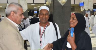 مطار أسوان يودع 230 حاجا ضمن الفوج الثانى من حجاج الجمعيات 