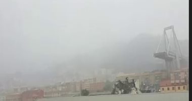 عمال الاغاثة يواصلون البحث تحت أنقاض جسر جنوة