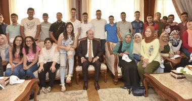 صور.. الفريق مُهاب مميش يلتقى أوائل الثانوية العامة