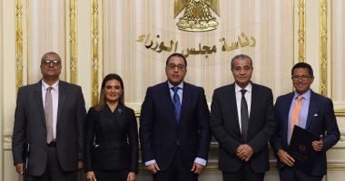 صور.. رئيس الوزراء يشهد توقيع اتفاقية لإنشاء فروع لكارفور فى المدن الجديدة 