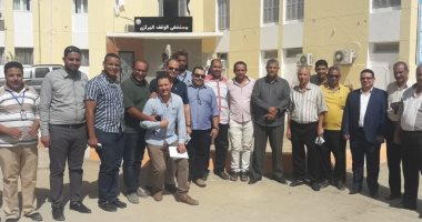وكيل صحة قنا يكرم مدير "الوقف المركزى" لجهوده فى تطوير المستشفى