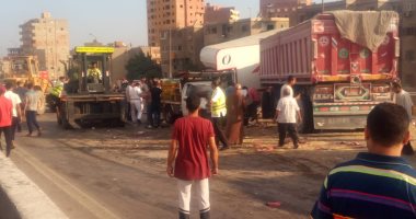 قارئ يشارك بصور لتصادم 6 سيارات ملاكى ومقطورتين أعلى دائرى المرج