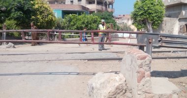 مصرع سائق فى تصادم قطار مع سيارة نصف نقل على مزلقان بقنا
