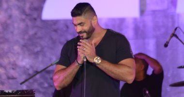 خالد سليم يطرب جمهور حفله بأغنياته الرومانسية فى مهرجان القلعة