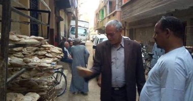 رئيس مركز ملوى بالمنيا يحرر 4 محاضر لمخابز مخالفة