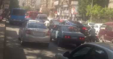 زحام مرورى فى محور مجرى العيون اتجاه القلعة بسبب أتوبيس معطل 