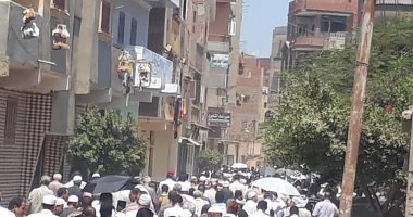 فيديو وصور.. تشييع جنازة قارئ  القرآن الشيخ محمود إسماعيل بمسقط رأسه بالشرقية