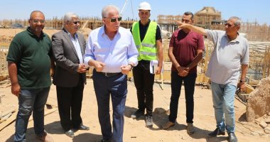  محافظ جنوب سيناء يتابع مشروعات ازدواج ورصف عدد من الطرق الداخلية 