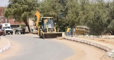 محافظ أسوان يتفقد أعمال منظومة النظافة الجديدة بحى شرق 