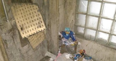 صور.. قارئ يشكو من القمامة داخل عمارة الثغر الشهيرة بالإسكندرية 