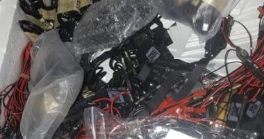 جمارك أسوان تضبط محاولتى تهريب مستحضرات تجميل وإكسسوارات محمول 