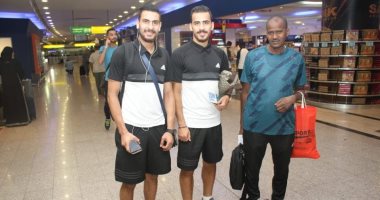 فيديو.. لاعبو المصرى يؤدون الصلاة فى مطار أديس أبابا