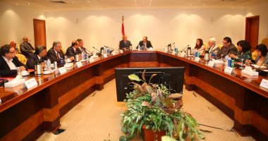 وزير الاتصالات يجتمع بـ"غرفة تكنولوجيا المعلومات" لبحث تطوير صناعة التكنولوجيا