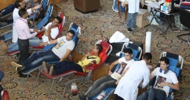 مستشفى 57357 يستقبل مجموعة شباب بتحب الخير للتبرع بالدم.. صور