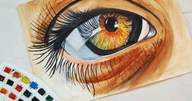 "الاء " تبدع فى رسم اللوحات الفنية باستخدام الرصاص والفحم وألوان الخشب
