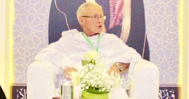 علق حلمك على الشماعة.. دكتور كندى يؤدى فريضة الحج بعد إسلامه منذ 22 عاما