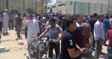 صور ..أهالى السويس يشيعون جثتى طفلين غرقا فى بالوعة صرف صحى