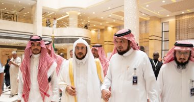 صور..وزير الشئون الإسلامية والدعوة بالسعودية يزور مقر أسر شهداء مصر وفلسطين