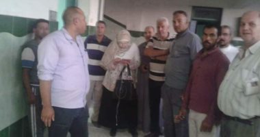 صور.. وكيل تعليم الدقهلية يفتح مدرسة للإيواء 5 أسر بعد احتراق منازلهم