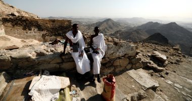 صور.. حجاج بيت الله الحرام يتوافدون على جبل النور شمال شرق المسجد الحرام