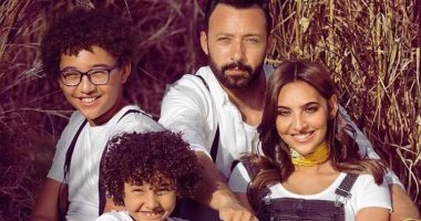 صور.. أحمد فهمى يرفع شعار "العيلة أهم حاجة فى حياتى"