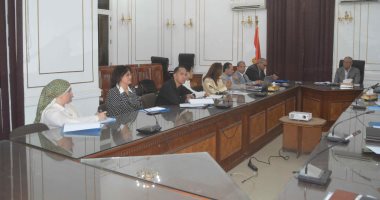 محافظ المنيا: توفير مستلزمات لـ 24 وحدة صحية و7 مراكز شباب ومدارس
