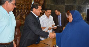 صور.. محافظ الغربية يوزع 25 شهادة أمان على الأرامل والمطلقات وذوى الإحتياجات الخاصة