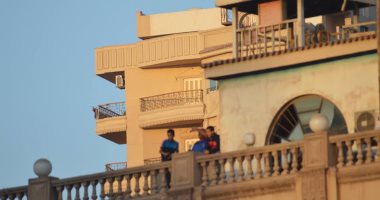 تقاليع وعجائب دوري المظاليم تخطف الأنظار ..أسطح المنازل وأعمدة الانارة وسائل الغلابة لمشاهدة المباريات.. عودة السحر والشعوذة .. وفرق ثلاثة مصابة بالعقم .. ونجاة 3 لاعبين من الموت المحقق