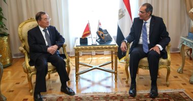 وزير الاتصالات يستقبل سفير الصين.. و"آيقوه" يشيد ببرنامج الإصلاح المصرى