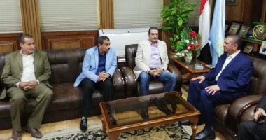 صور.. الرئيس التنفيذى لشئون البيئة يناقش ملف السحابة السوداء مع محافظ كفر الشيخ