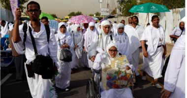 صورة بحكاية.. الحجاج فى يوم عرفة والهتاف "لبيك لا شريك لك لبيك"