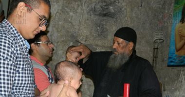 "اليوم السابع" يرصد تعميد الأطفال فى بمولد السيدة العذراء بدير درنكة بأسيوط