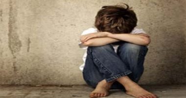 منع طفل من السفر بعد محاولة تهريبه للخارج على يد والدته وخطيبها