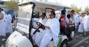 صور.. وزير الحج والعمرة يؤدى المناسك ويتفقد الخدمات المقدمة لضيوف الرحمن