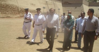 صور.. محافظ الأقصر يقود جولات على المراسى السياحية ومعبد إسنا خلال العيد